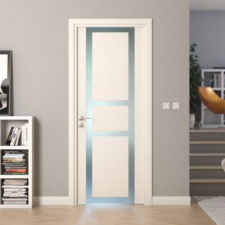 Porta battente con decorazioni in vetro